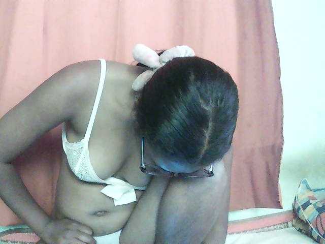 TriciaBella live cam on BongaCams