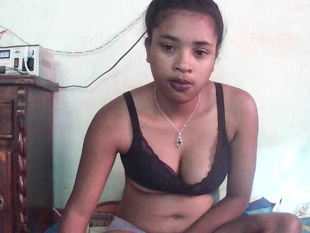 TriciaBella live cam on BongaCams