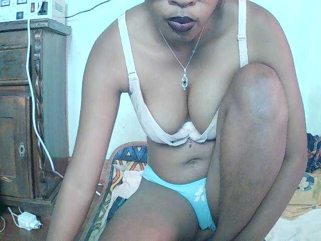TriciaBella live cam on BongaCams
