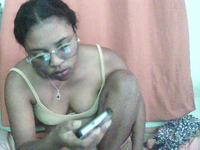 TriciaBella live cam on BongaCams