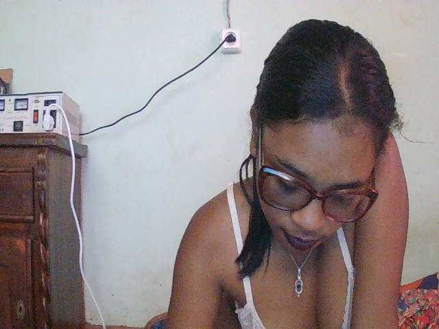 TriciaBella live cam on BongaCams