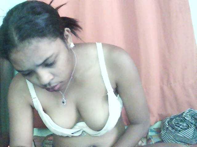 TriciaBella live cam on BongaCams