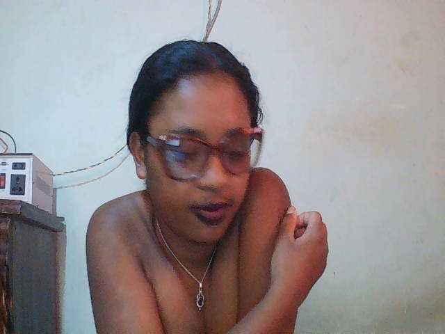 TriciaBella live webcam show