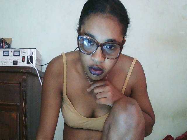 TriciaBella webcam