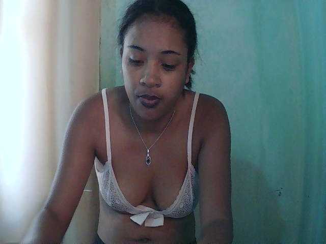 TriciaBella live cam on BongaCams