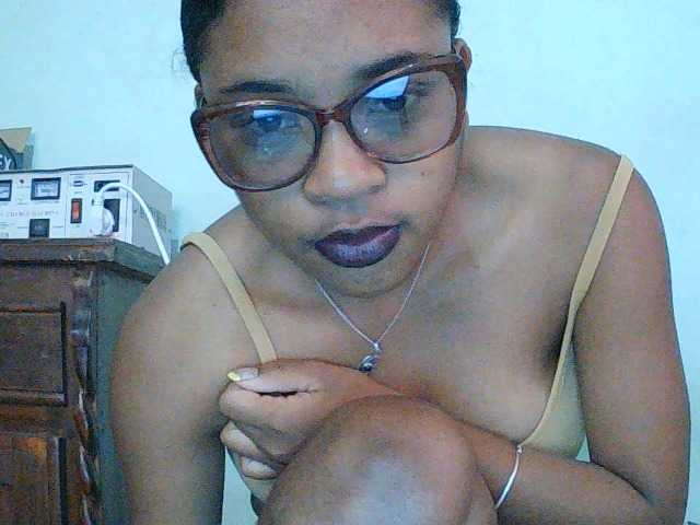 TriciaBella live cam on BongaCams