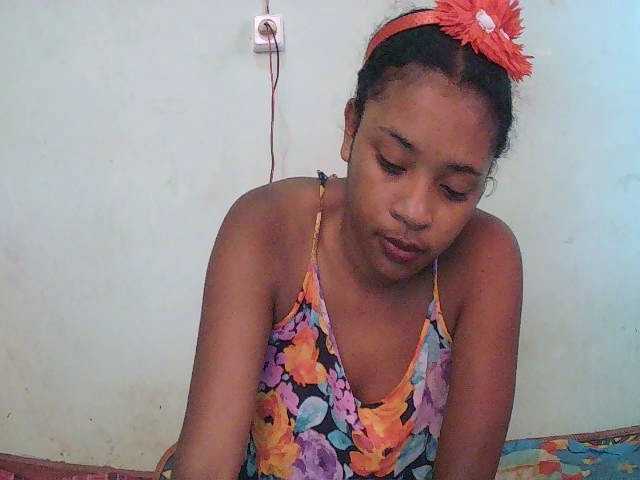 TriciaBella's BongaCams show and profile