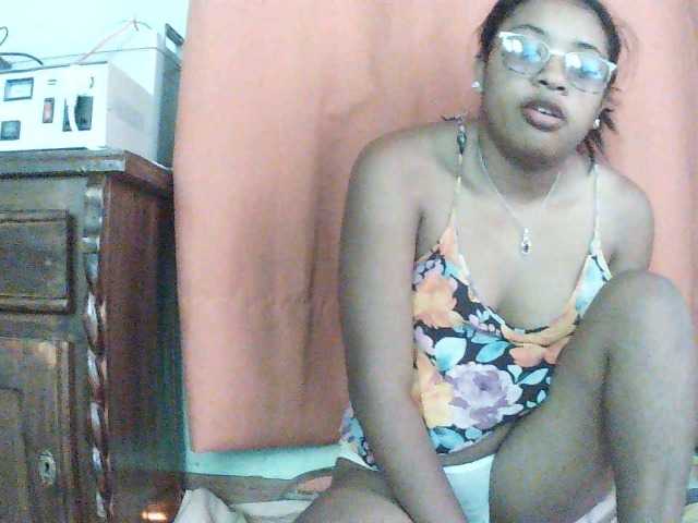 TriciaBella live cam on BongaCams