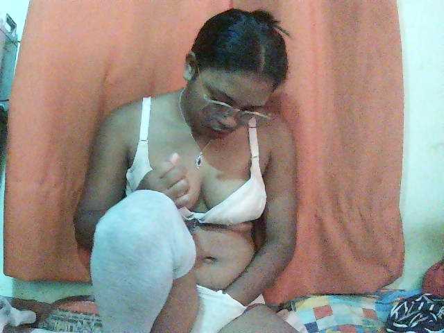 TriciaBella live cam on BongaCams