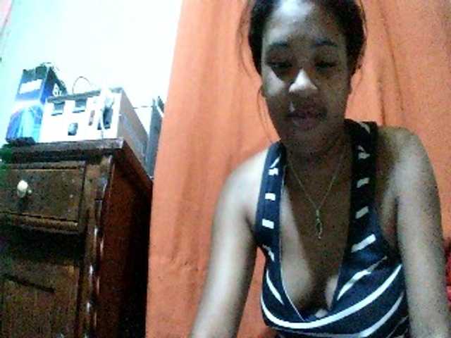 TriciaBella live cam preview