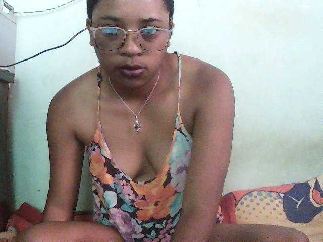 TriciaBella live cam on BongaCams