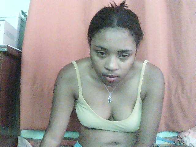 TriciaBella live cam on BongaCams
