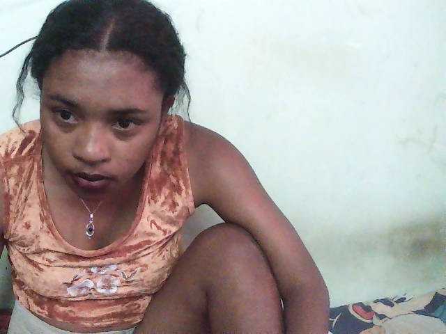 TriciaBella, en vivo ahora en BongaCams