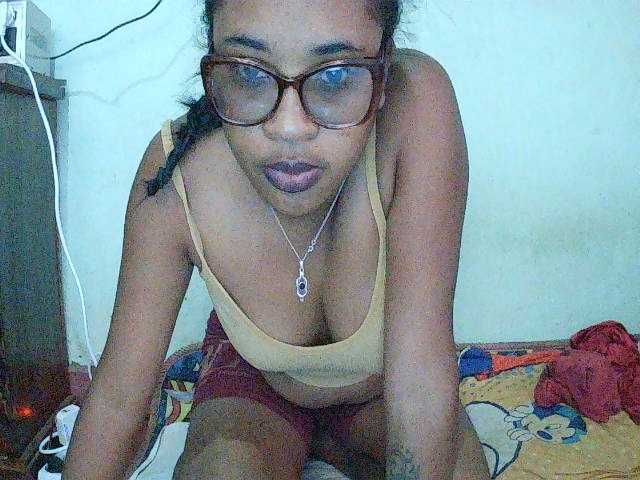 TriciaBella live cam on BongaCams