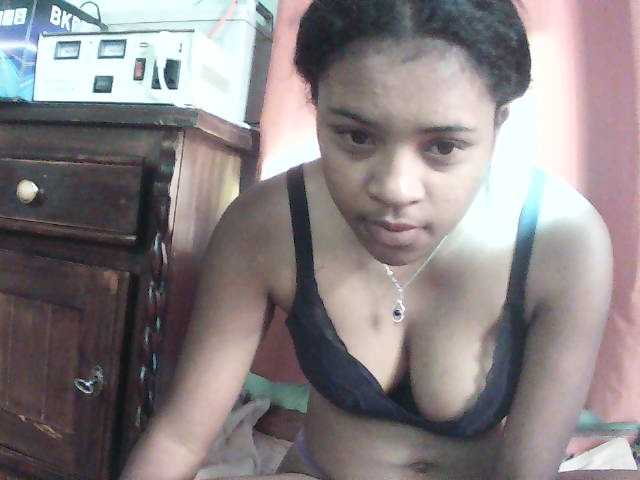 TriciaBella live cam on BongaCams