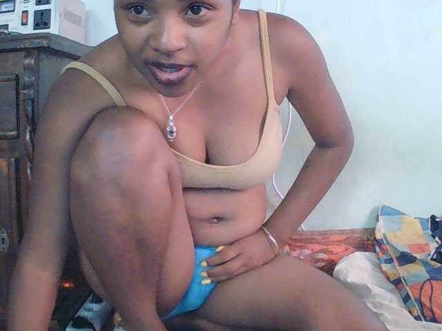 TriciaBella live cam on BongaCams