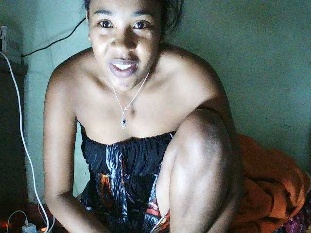 TriciaBella live cam on BongaCams