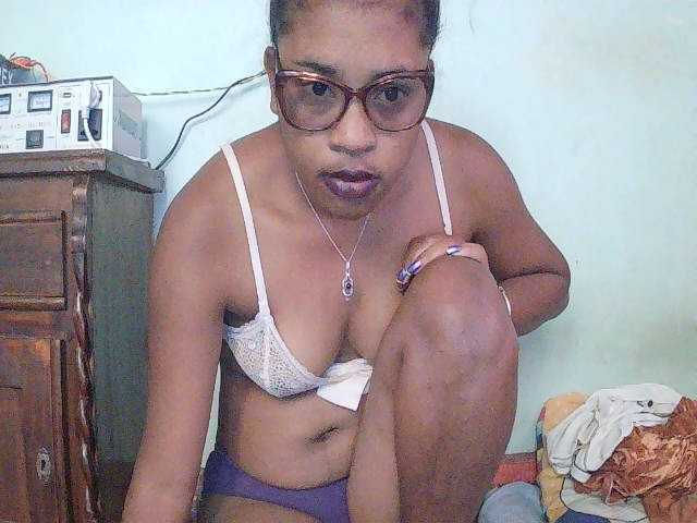 TriciaBella live cam on BongaCams
