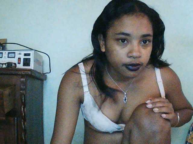 TriciaBella live cam on BongaCams