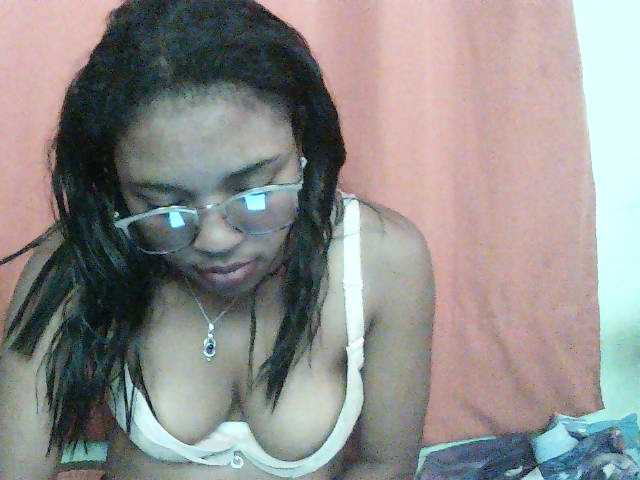 TriciaBella live cam on BongaCams