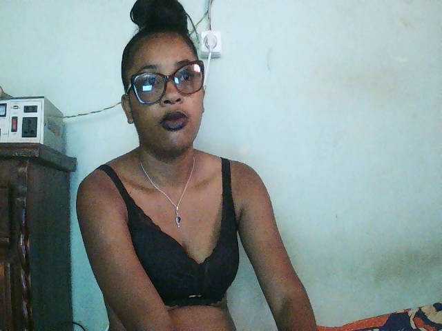 TriciaBella live cam on BongaCams