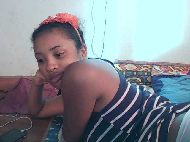 TriciaBella's BongaCams show and profile