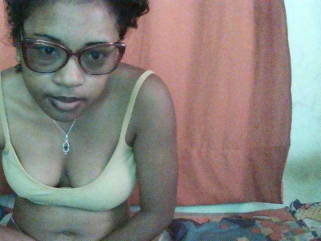TriciaBella live cam on BongaCams
