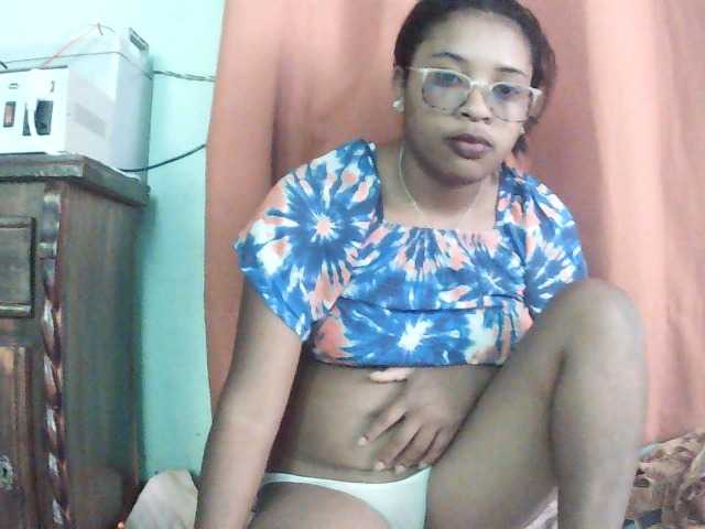 TriciaBella live cam on BongaCams