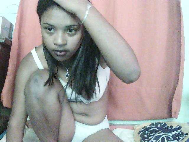 TriciaBella live cam on BongaCams