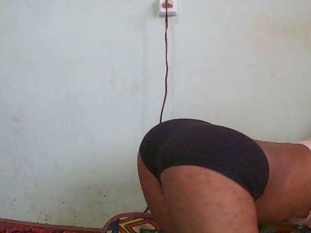 TriciaBella's BongaCams show and profile