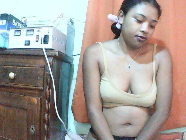 TriciaBella live cam on BongaCams