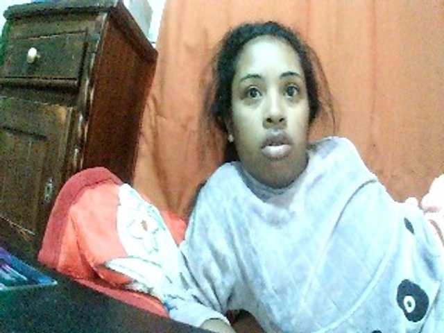 TriciaBella live cam