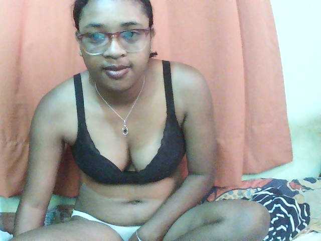 TriciaBella live cam on BongaCams