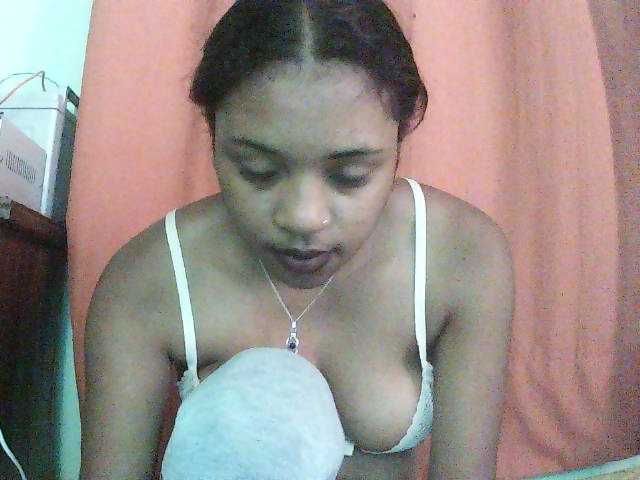 TriciaBella live cam on BongaCams
