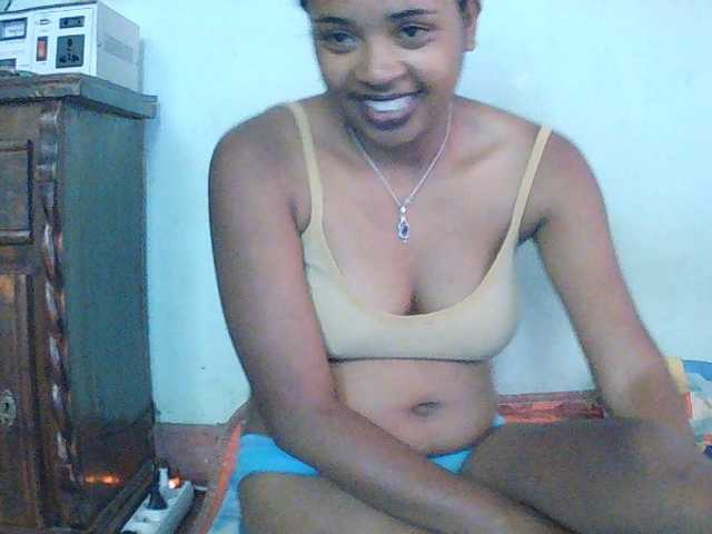 TriciaBella live cam on BongaCams