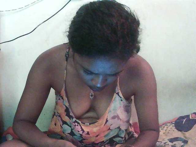 TriciaBella live cam on BongaCams