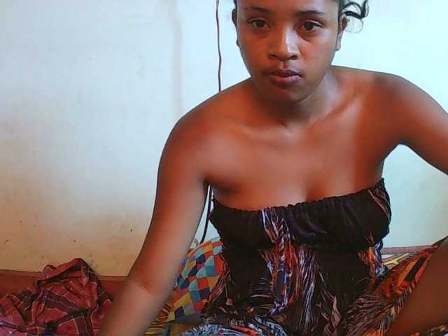 TriciaBella's BongaCams show and profile