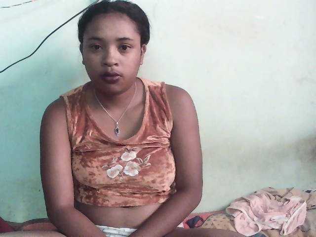 TriciaBella live cam preview