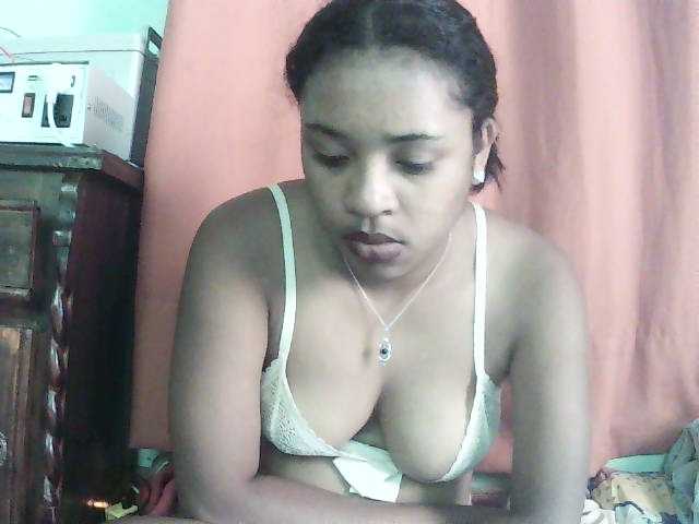 TriciaBella live cam on BongaCams