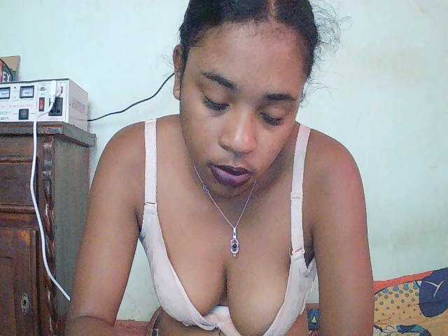 TriciaBella live cam on BongaCams