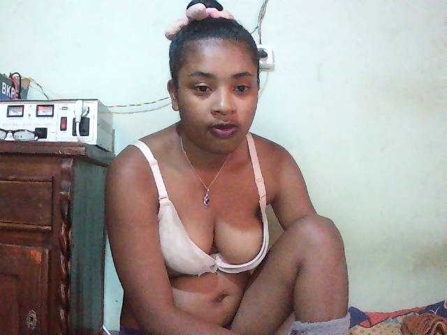 TriciaBella live cam on BongaCams