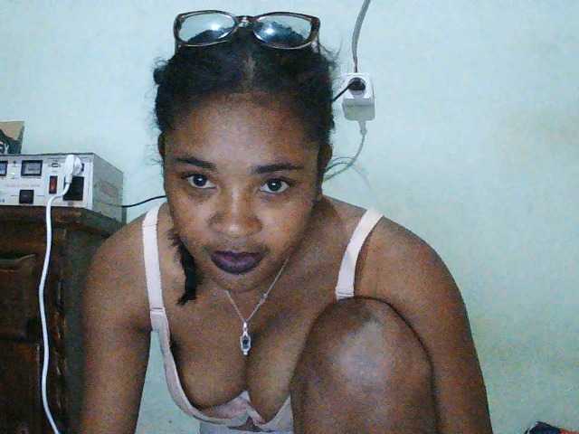 TriciaBella live cam on BongaCams