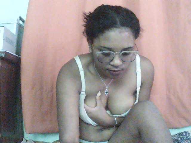 TriciaBella live cam on BongaCams