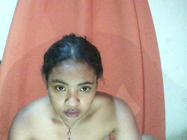 TriciaBella live cam