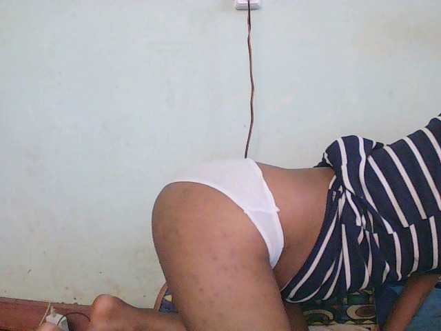 TriciaBella's BongaCams show and profile