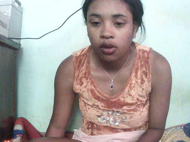 TriciaBella live cam preview
