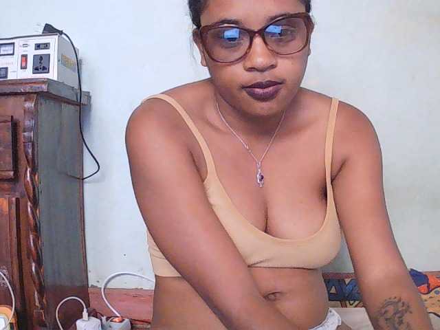 TriciaBella live cam on BongaCams