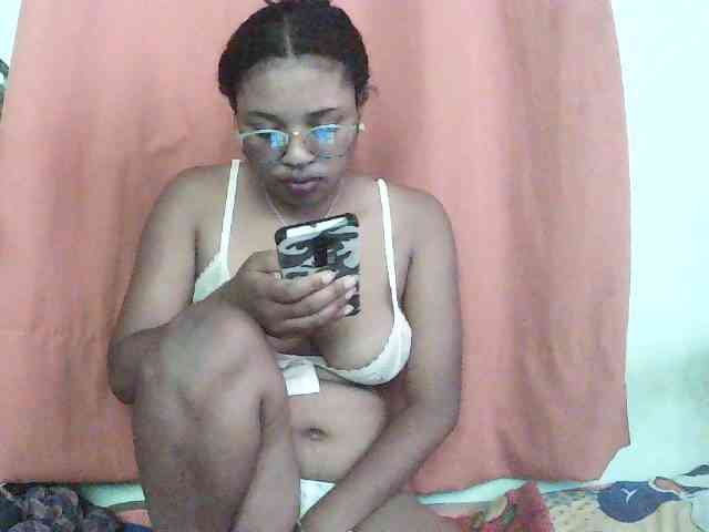 TriciaBella webcam