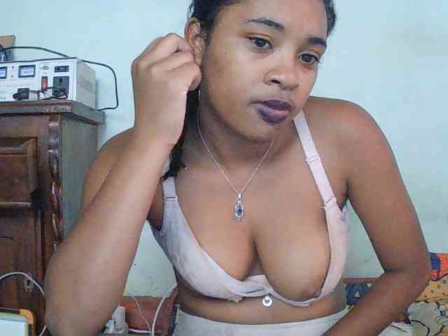TriciaBella webcam