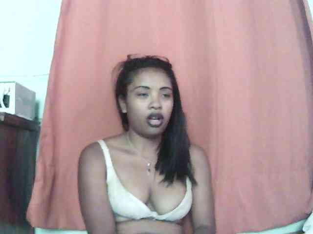 TriciaBella webcam